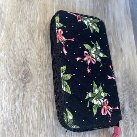 Vera Bradley Quilted Wallet New Hope Ribbons Card Slots Money Pocket Zippers - Picture 6 of 6